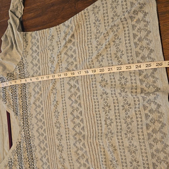 🔥Charter Club Light Gray Patterned & Embellished V-Neck Top - Picture 6 of 8